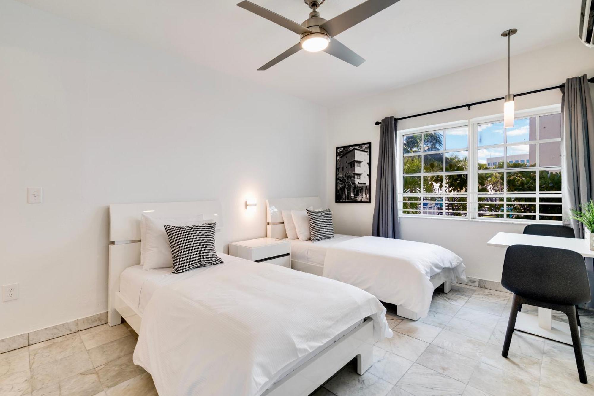 Location By The ! Free Wifi - Tv - Amenities * Miami Beach